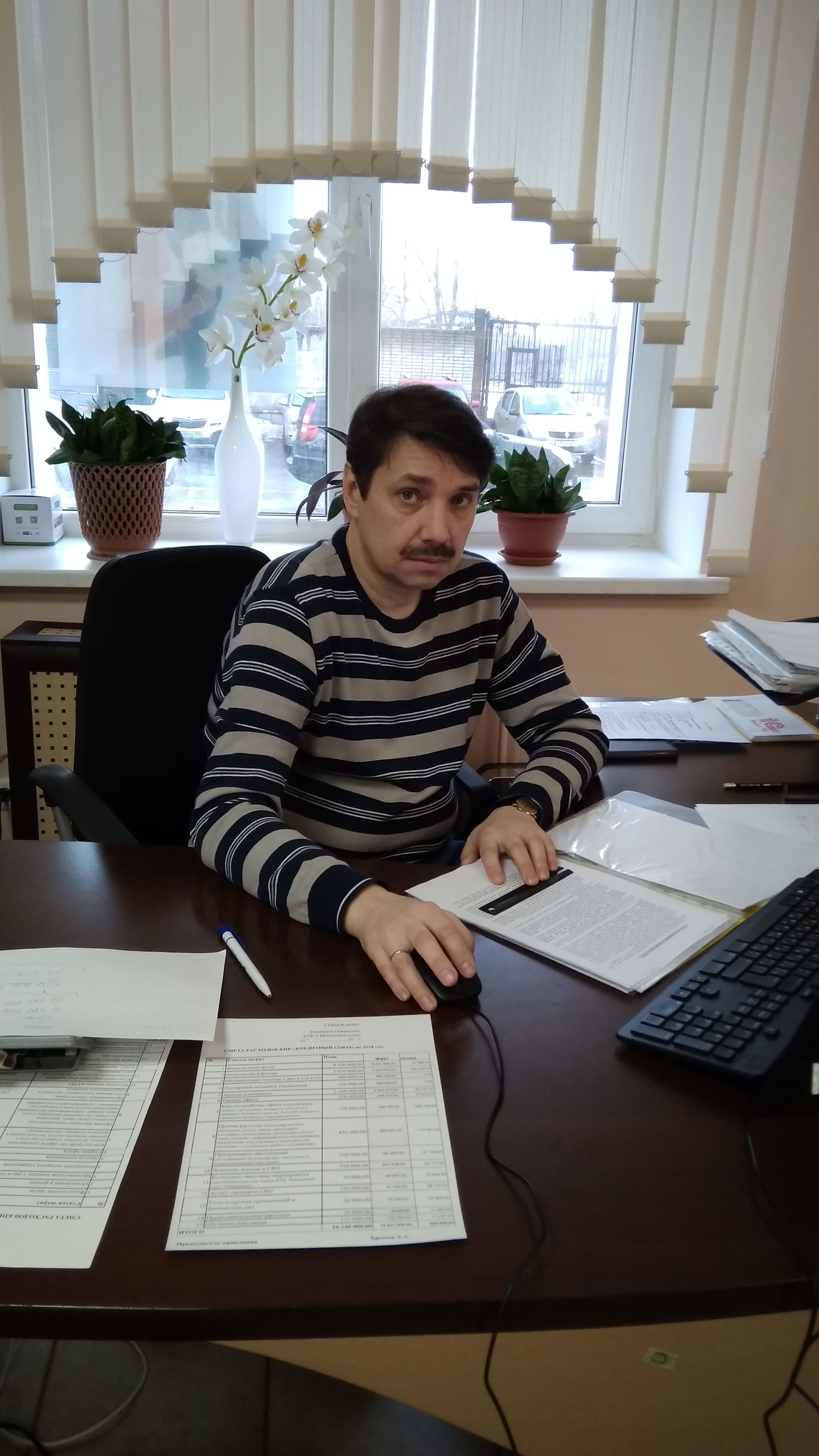 Сотрудники офиса по выдаче займов в Жуковском